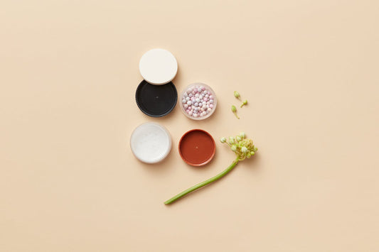 The Green Side of Glam: How Insulated Bags Reduce Cosmetic Waste