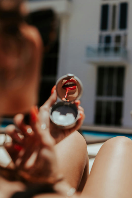 Thinking About Buying a Heat-Resistant Makeup Bag? Read This First 👀