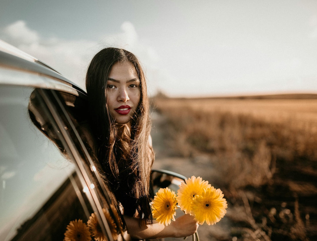 Best Makeup Bag for Thanksgiving Travel: Why an Insulated Cosmetic Bag Is a Fall Essential